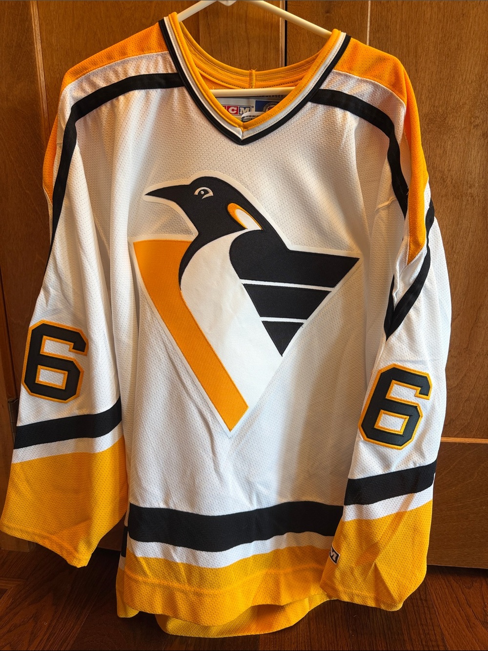 CCM vintage Mario Lemieux White, Gold & Black Penguins Hockey Jersey #68